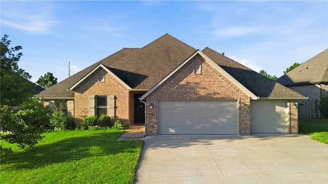 Building Photo - 1340 Sweetbriar Cir