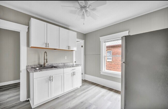 Photo - 2023 Robin St Unit Upper