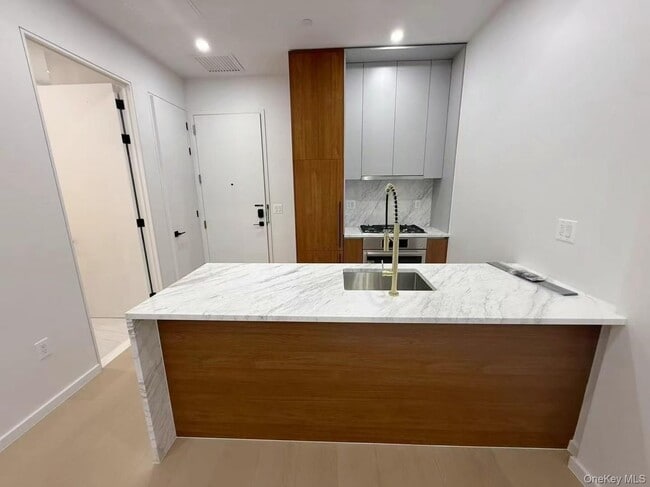 Photo - 31-16-31-21 21st St Unit 5D