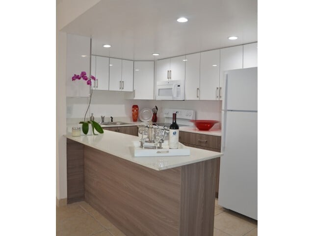 Kitchens with Quartz Countertops and Two-Toned Cabinetry
