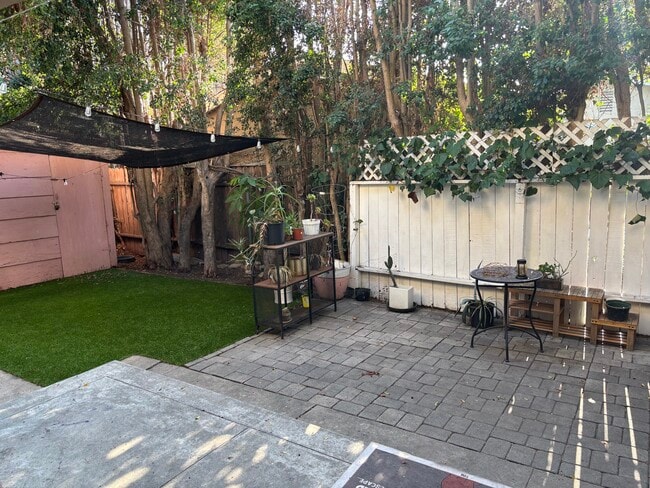 Building Photo - 3641 Kelton Ave Unit A