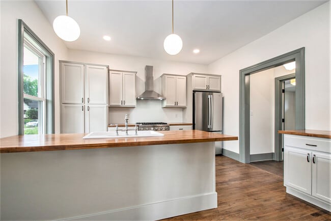 Photo - 523 W Marion St