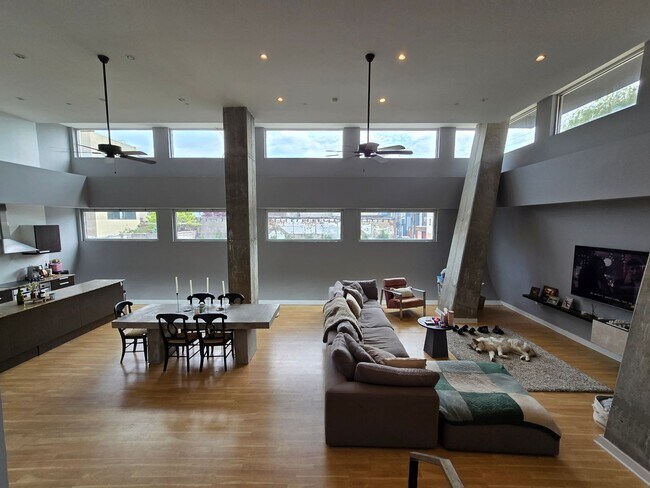 HUGE Stunning Bright 3 bed 2.5 bath loft i... - HUGE Stunning Bright 3 bed 2.5 bath loft i... Unidad 1B