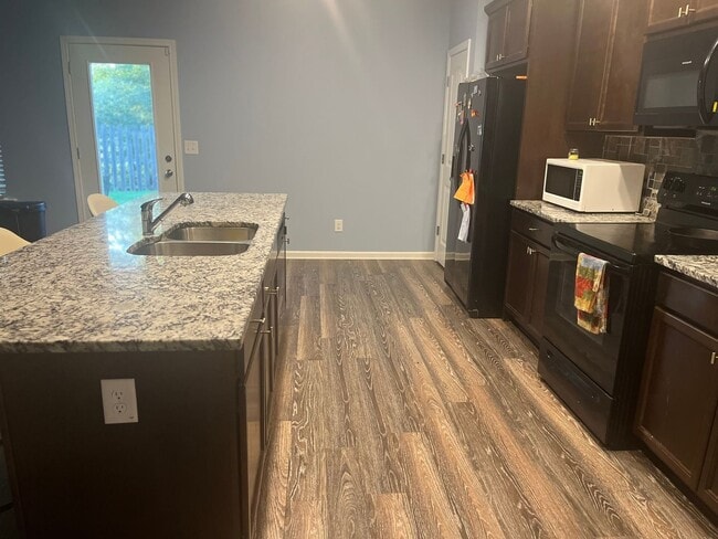 Photo - 1021 Parkers Cv