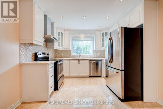 Photo - 114 Alderbury Dr