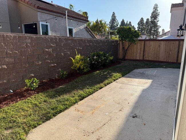 Photo - 2136 Waterside Dr