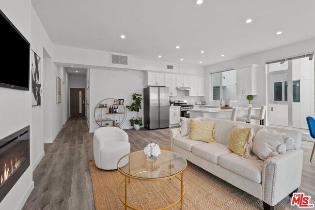 5114 Cahuenga Blvd Unidad 2