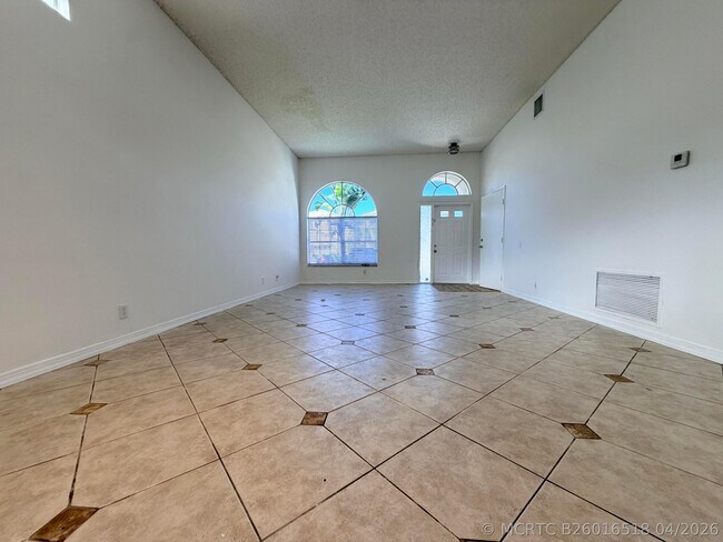 133 Woodlake Cir