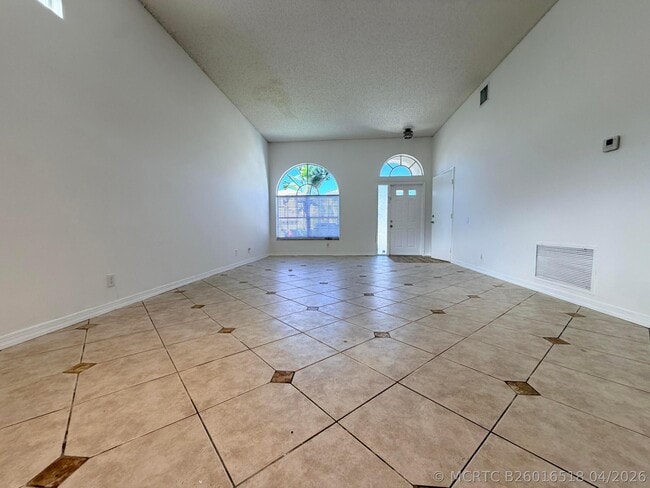 Photo - 133 Woodlake Cir
