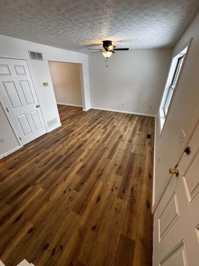 Sala de estar - 859 E Saint Johns St