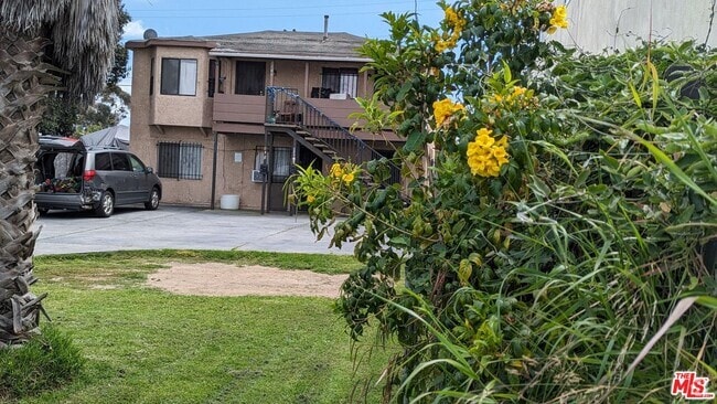 Building Photo - 832 W Imperial Hwy Unit upper Rental