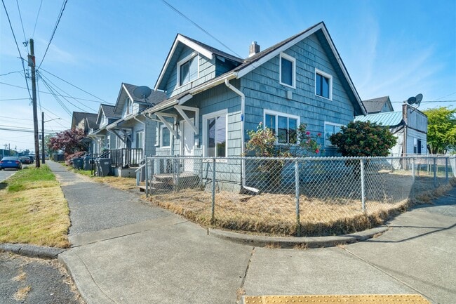Photo - 121 N D St