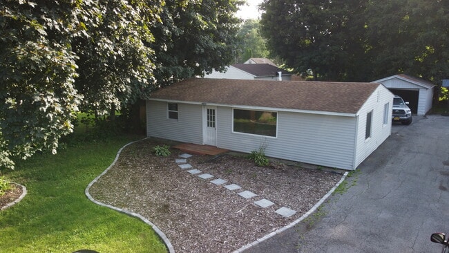 Photo - 103 Stinson St