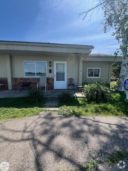 Building Photo - 9237 N River Rd Rental