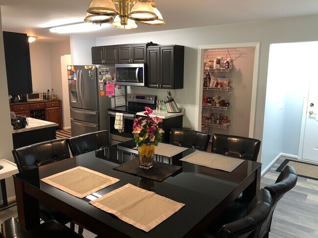 Photo - 2956 Kentville Dr