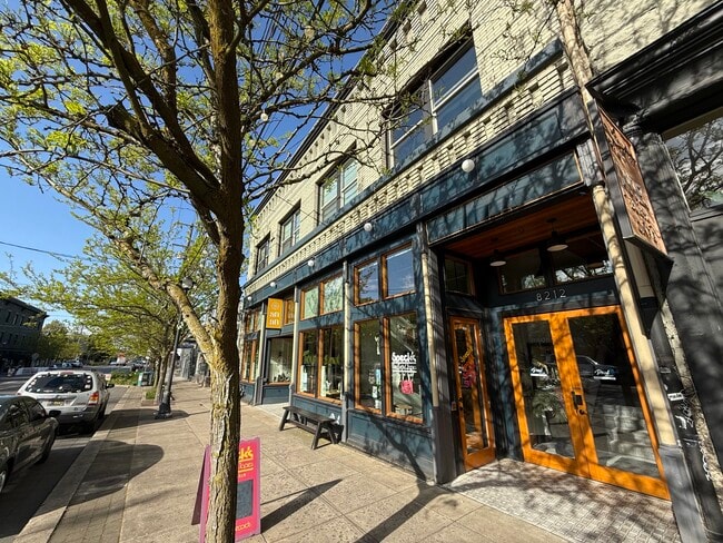 Building Photo - Paul Co-Live