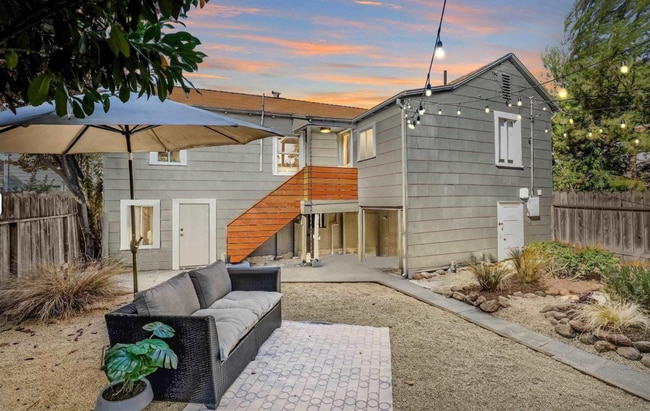 Shared backyard, lower level of house. - 846 42nd St