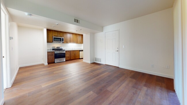 Photo - 1285 Lakeview Cir Townhome