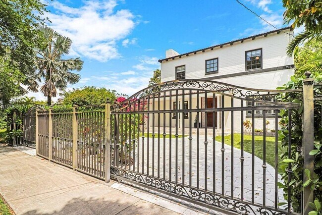 Photo - 111 SW 29th Rd