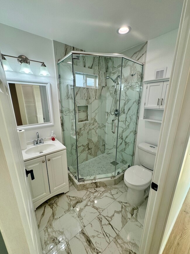 Photo - 15024 Vose St