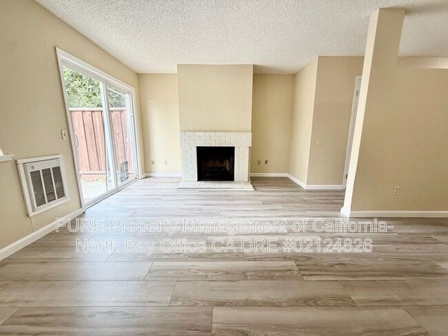 Photo - 687 Racquet Club Cir