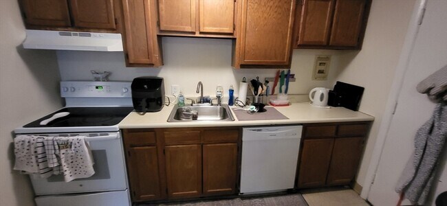 Photo - 240 Kelton St Unit 24