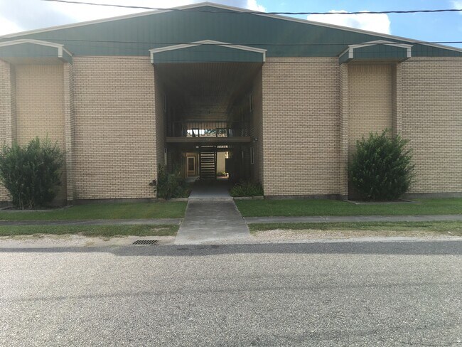 940 Avenue F, Marrero, LA - 940 Avenue F Apartments