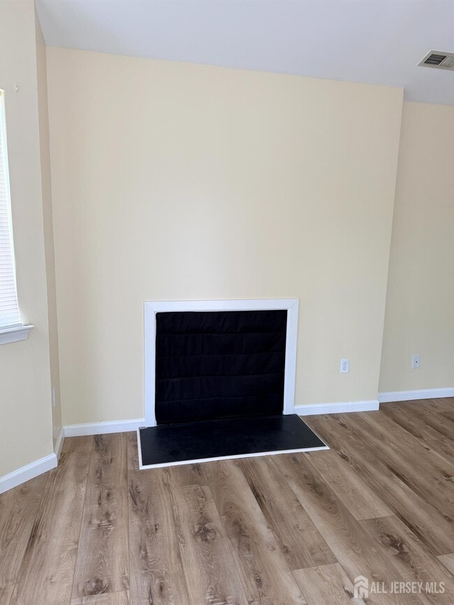 Photo - 343 Ventnor Ct