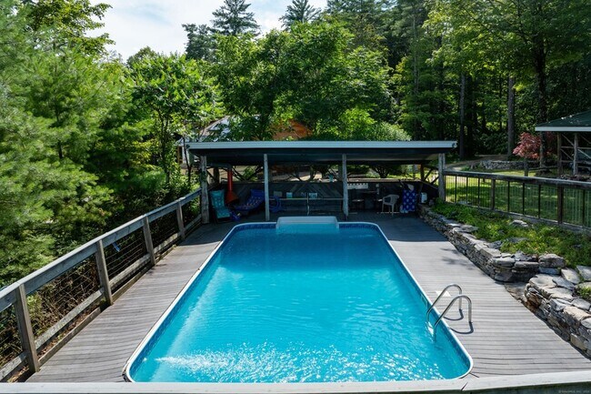 48 Preston Ln