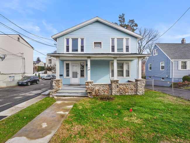 Building Photo - 140 Stuart Ave Unit 2