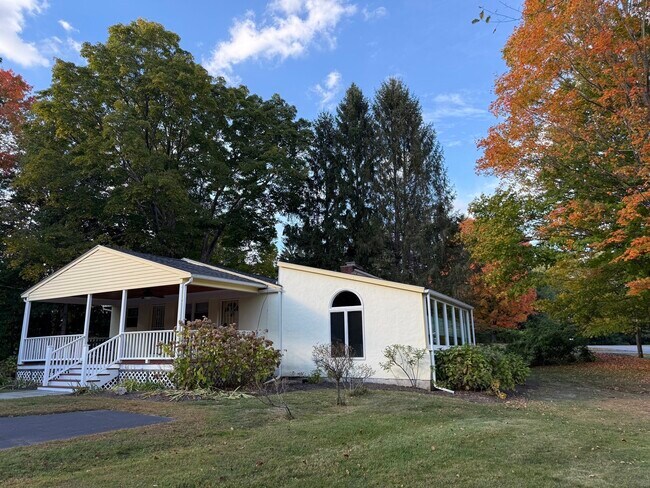 6 Stock Farm Rd