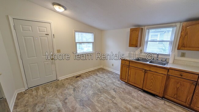 Photo - 818 3rd Ave W