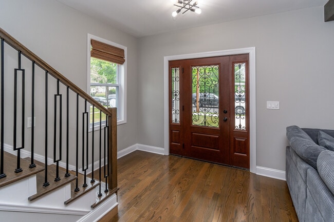 Photo - 2633 Nottingham Way