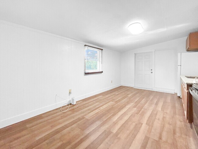 Photo - 8405 Aero Ave Unit 2