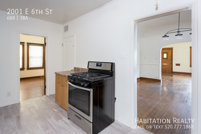 Photo - 2001 E 6th St