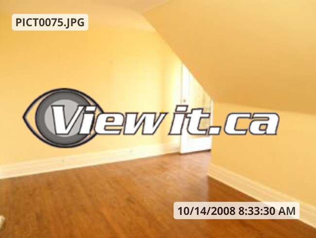 Photo - Large 3 Bedroom Upper Level Unit Unité A