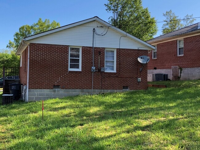 Photo - 162 W 14th St