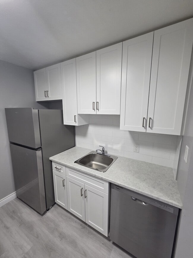 Building Photo - 357 Hoffman St Unit 408