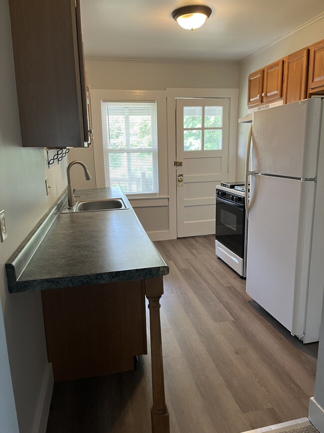 Building Photo - 7 Oak St Unit 7B Rental