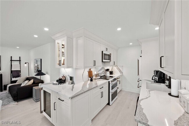 Building Photo - 2100 Gulf Shore Blvd N Unit 101