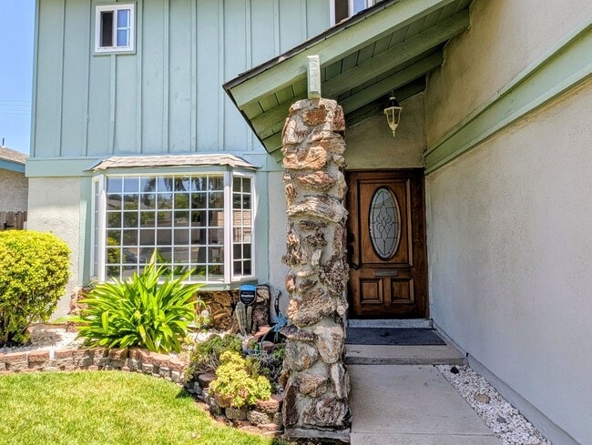 Photo - 2 stories - 4 Bedrooms + 2.5 Baths.  Swimming Pool + Solar Panels !!