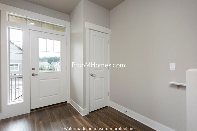 Photo - Stunning Craftsmanship In this Three Bedroom Townhome In Damascus!