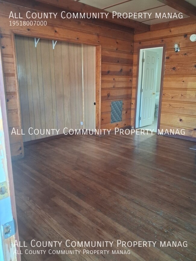 Building Photo - 55747 Santa Fe Trail Unit 7