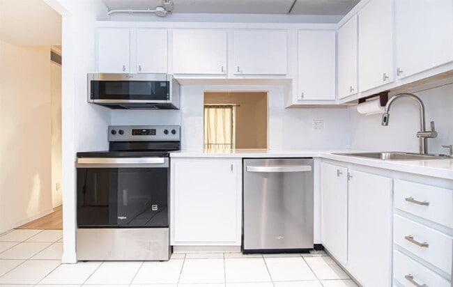 Building Photo - 1800 N Andrews Ave Unit 3i