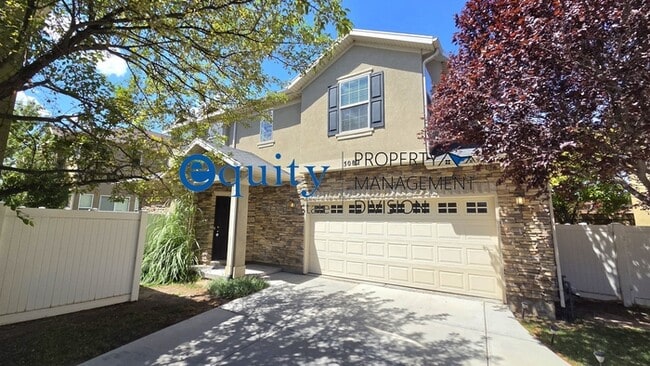 Building Photo - Newly Updated!