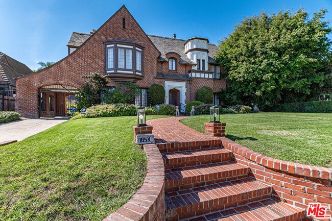 Photo - 165 N Las Palmas Ave