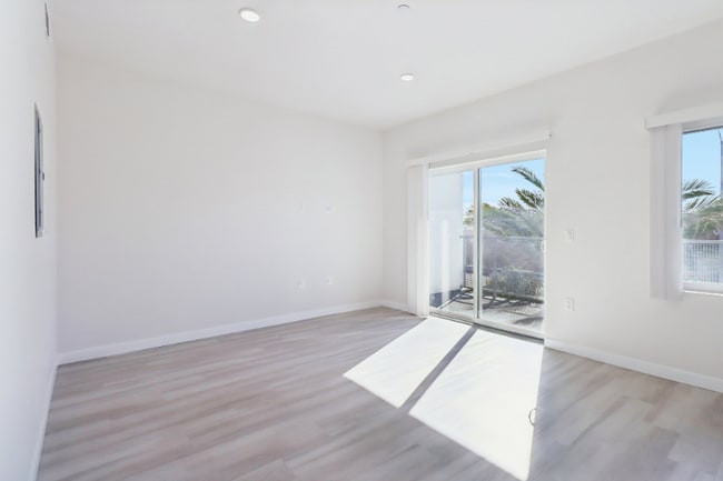 Photo - 2341 Ulric St Unidad 107