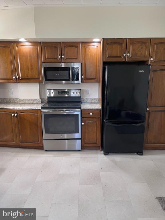 Photo - 27 W High St