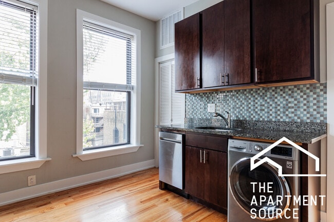 Photo - 638 W Oakdale Ave Unit 2