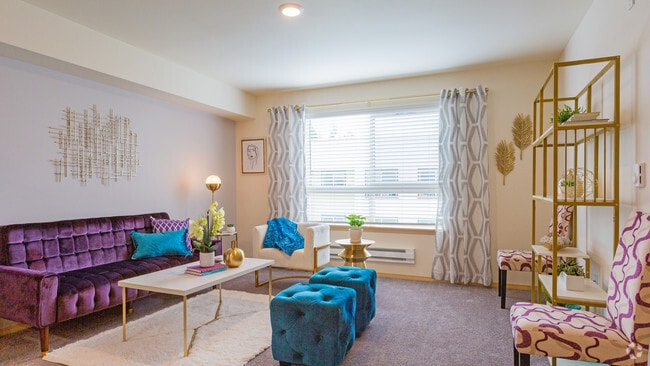 Bellevue Crossroads Living Room - Crossroads Active Senior Community Rental